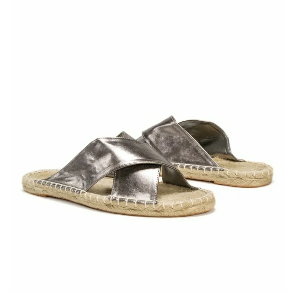 MUK LUKS pewter metallic espadrille.
